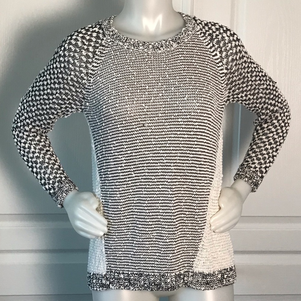 TWO BY VINCE CAMUTO BLACK & WHITE KNIT SWEATER